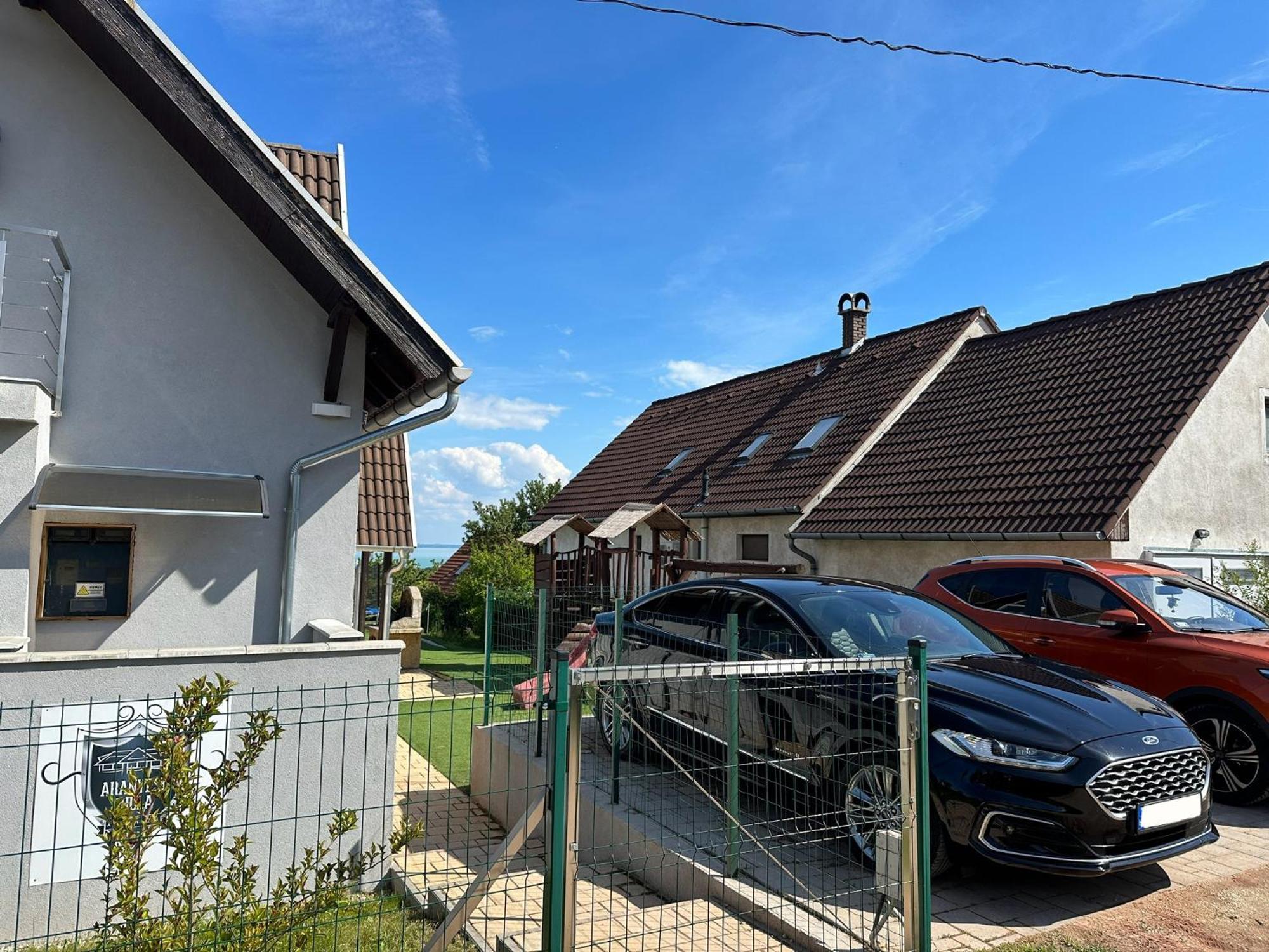 Aranyeso Apartmanhazak No.1 Balatonalmadi Exterior photo