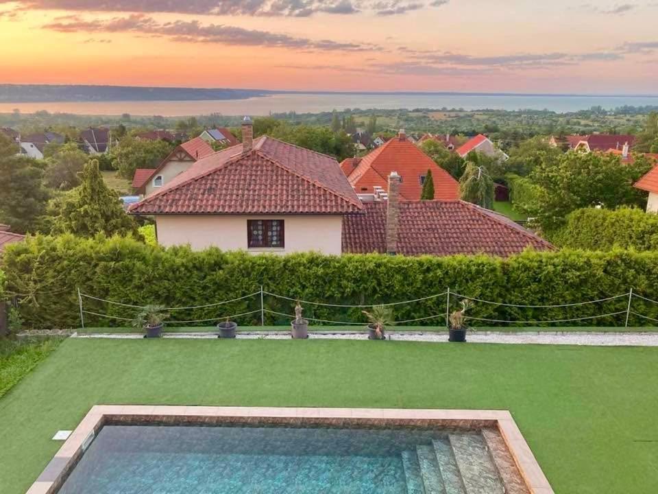 Aranyeso Apartmanhazak No.1 Balatonalmadi Exterior photo