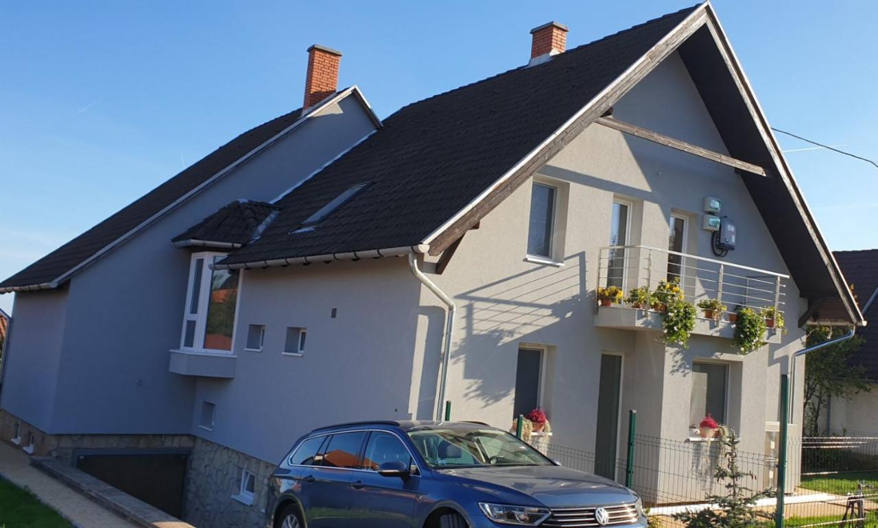Aranyeso Apartmanhazak No.1 Balatonalmadi Exterior photo